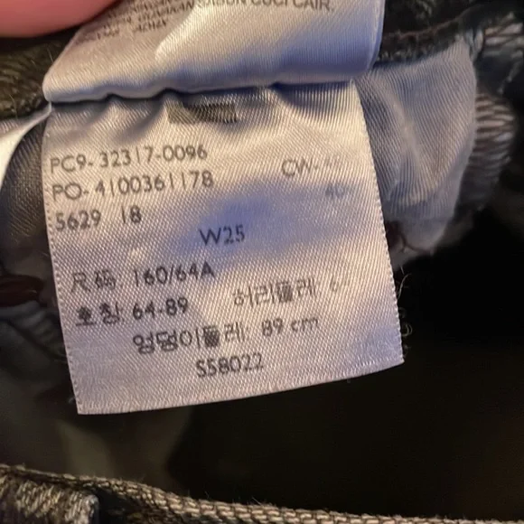 Washed Black Levi’s Shorts w25 - Picture 4 of 4